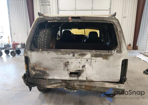 2000 Jeep Cherokee Sport z USA, uszkodzony, nr VIN 1J4FF48S4YL207985